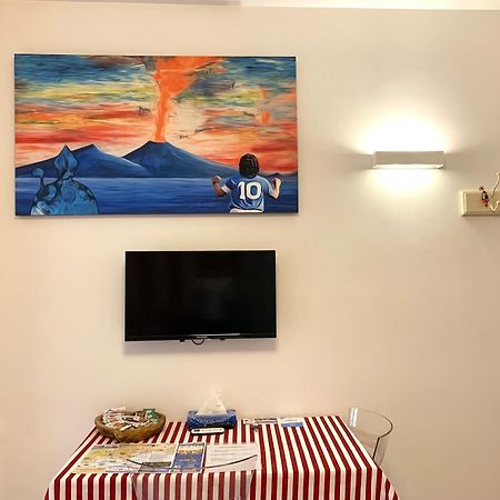 Casa Giulia, Nuovo Appartamento In Centro! Наполи Екстериор снимка