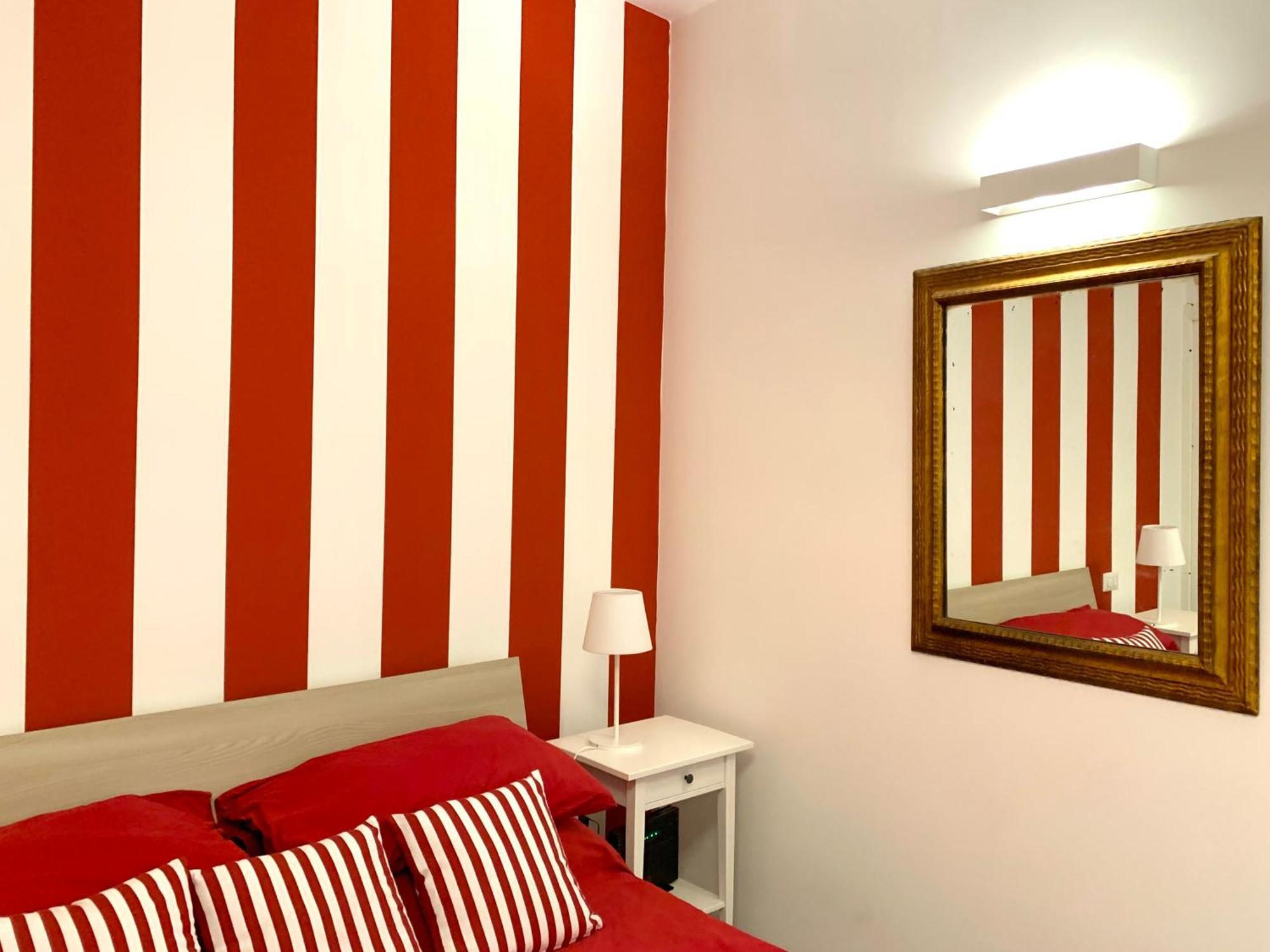 Casa Giulia, Nuovo Appartamento In Centro! Наполи Екстериор снимка