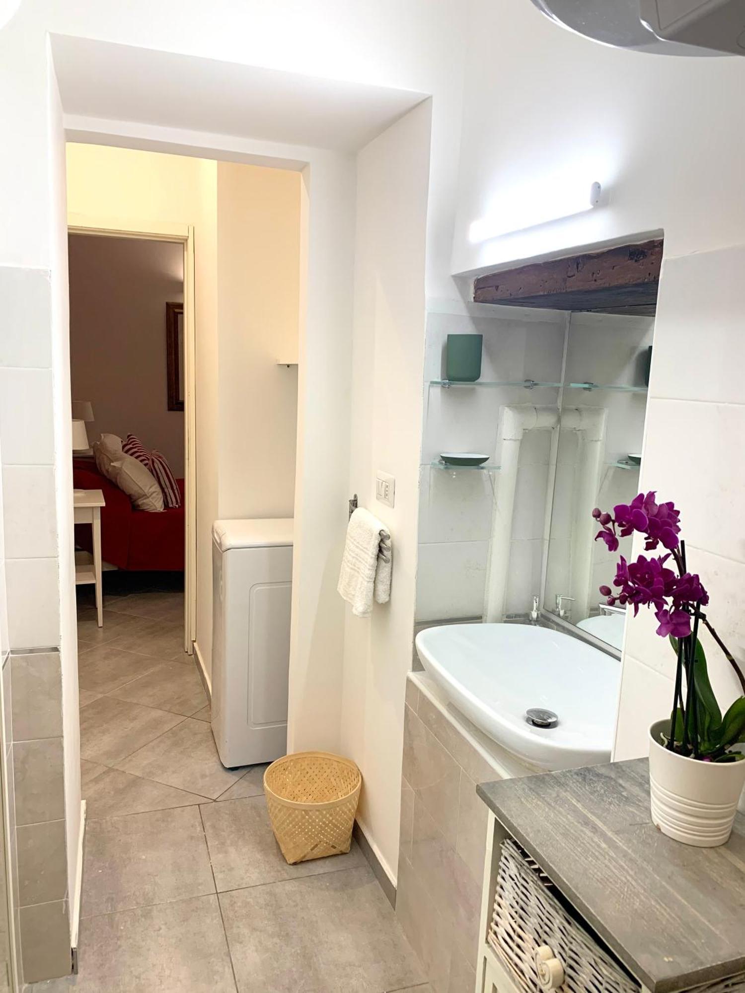 Casa Giulia, Nuovo Appartamento In Centro! Наполи Екстериор снимка