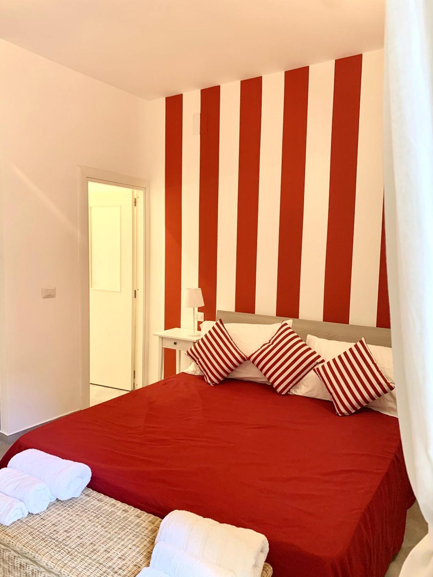 Casa Giulia, Nuovo Appartamento In Centro! Наполи Екстериор снимка