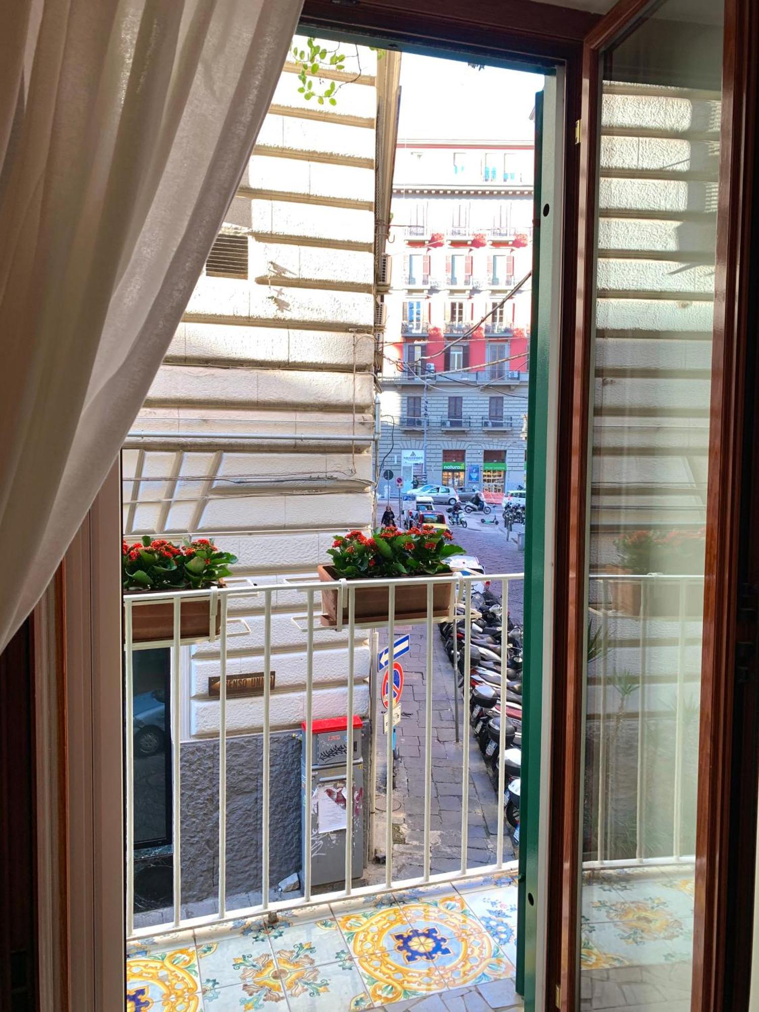 Casa Giulia, Nuovo Appartamento In Centro! Наполи Екстериор снимка