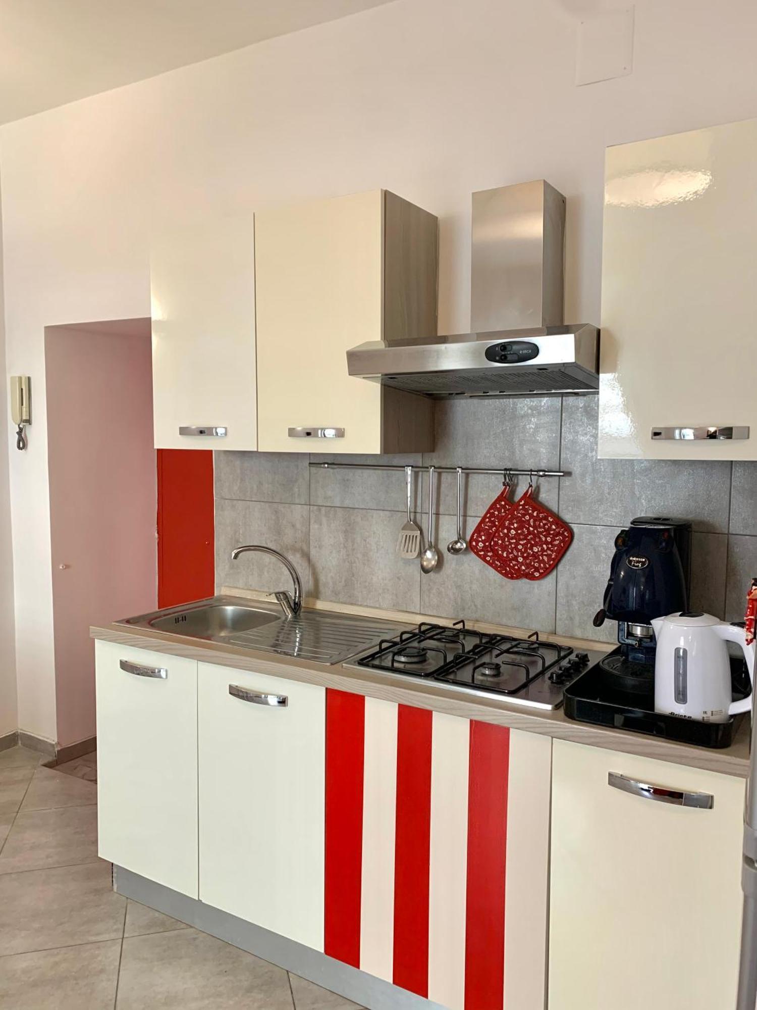 Casa Giulia, Nuovo Appartamento In Centro! Наполи Екстериор снимка